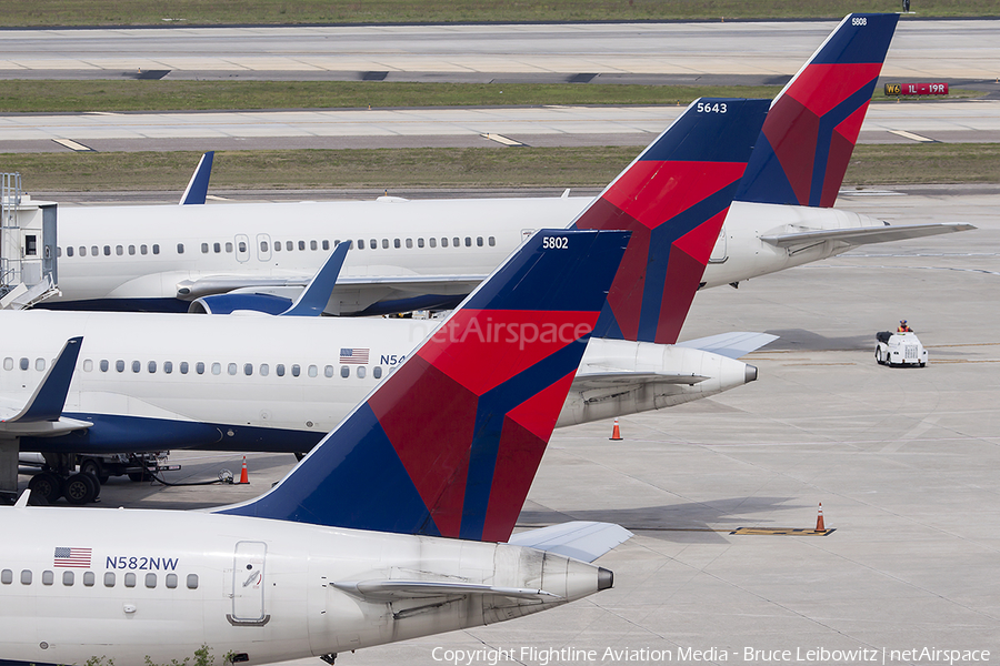 Delta Air Lines Boeing 757-351 (N582NW) | Photo 463843