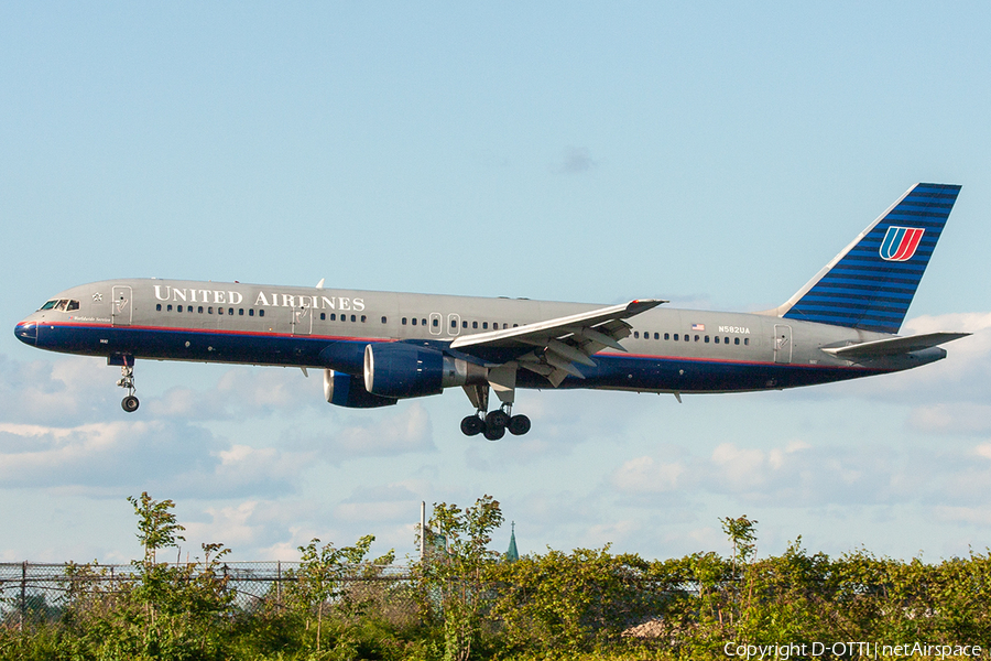 United Airlines Boeing 757-222 (N582UA) | Photo 259957