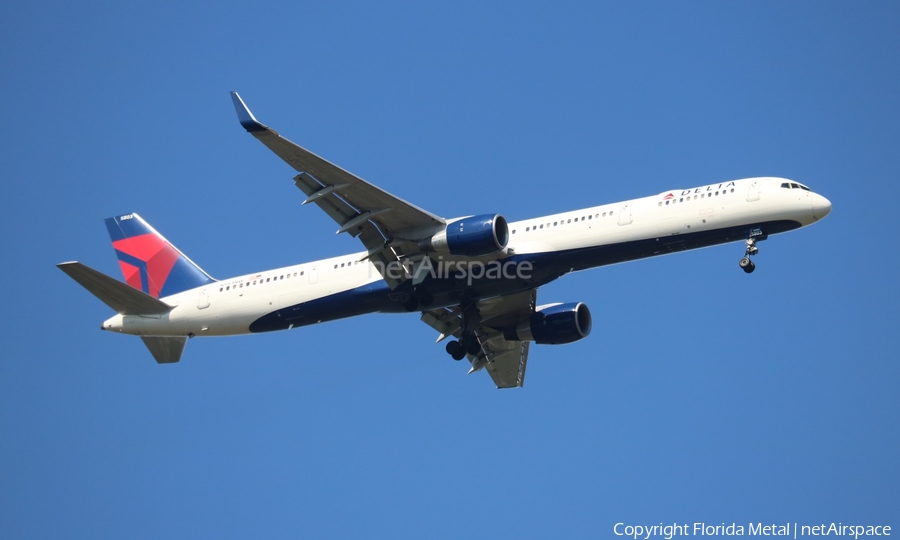Delta Air Lines Boeing 757-351 (N583NW) | Photo 351132