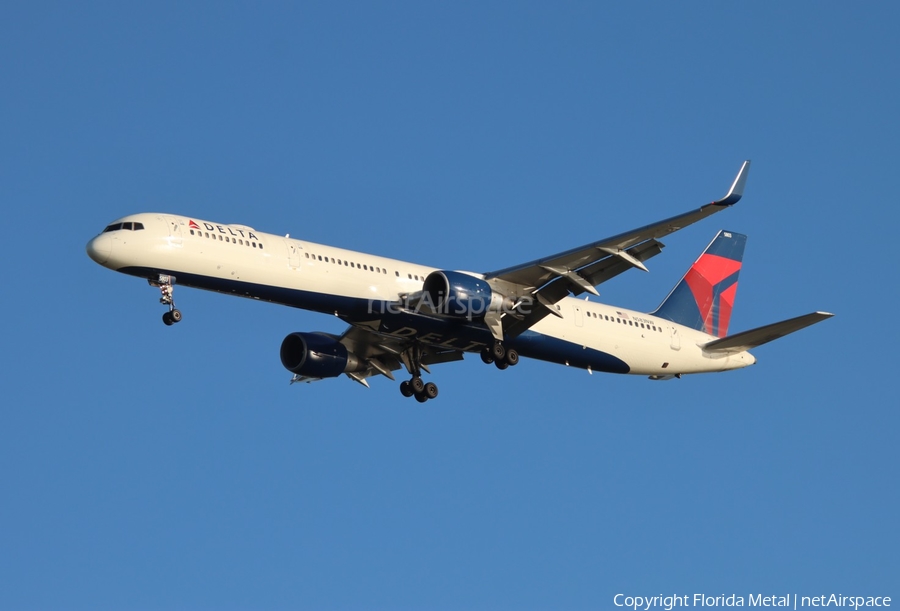 Delta Air Lines Boeing 757-351 (N583NW) | Photo 613588