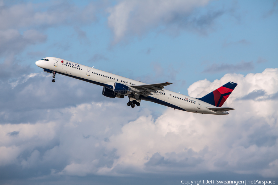 Delta Air Lines Boeing 757-351 (N584NW) | Photo 38161