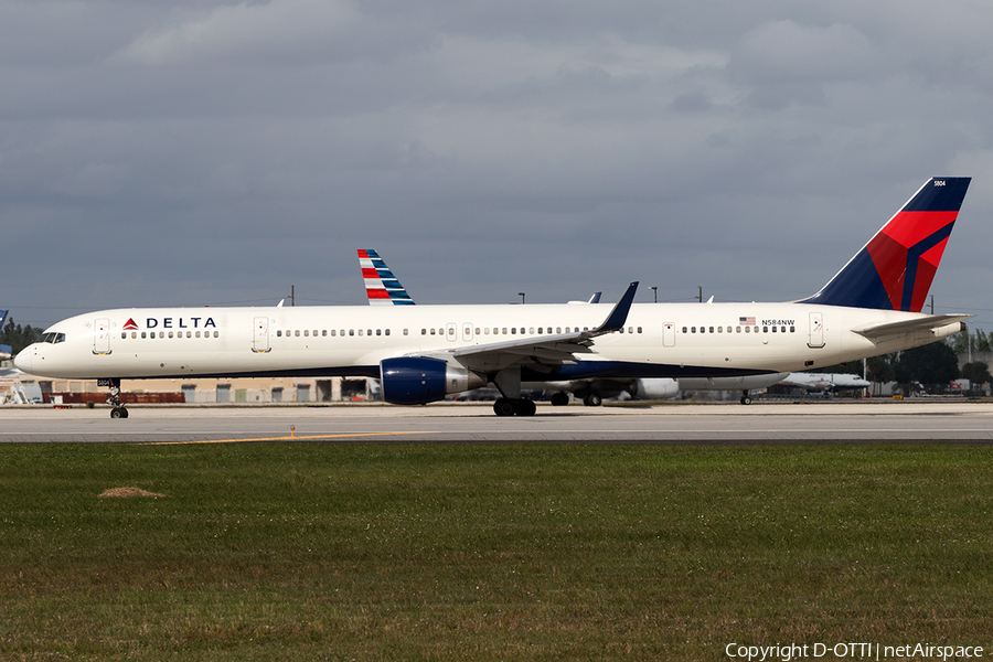 Delta Air Lines Boeing 757-351 (N584NW) | Photo 138372