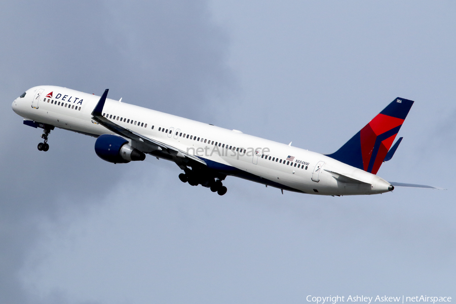 Delta Air Lines Boeing 757-351 (N584NW) | Photo 139006
