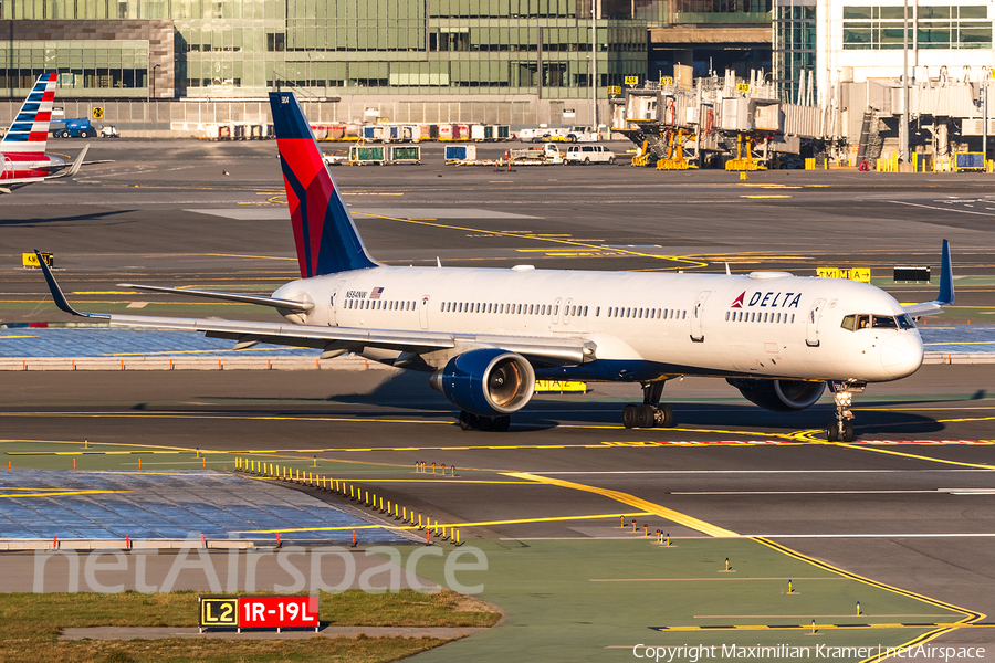 Delta Air Lines Boeing 757-351 (N584NW) | Photo 503092