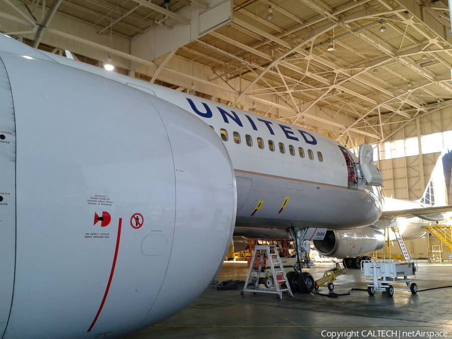 United Airlines Boeing 757-222 (N584UA) | Photo 14194