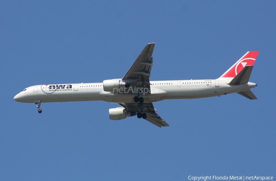 Northwest Airlines Boeing 757-351 (N585NW) | Photo 613592