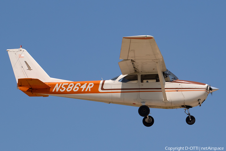 (Private) Cessna 172G Skyhawk (N5864R) | Photo 659716