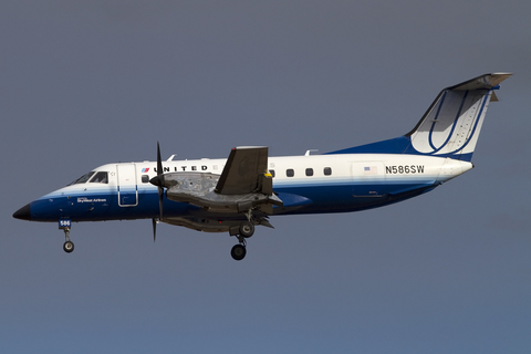 United Express (SkyWest Airlines) Embraer EMB-120ER Brasilia (N586SW) at  Los Angeles - International, United States