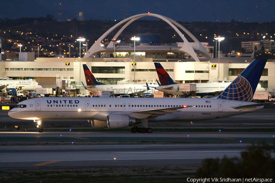 United Airlines Boeing 757-222 (N586UA) | Photo 18573