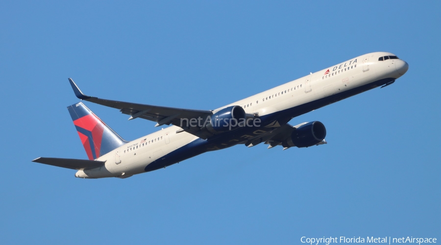 Delta Air Lines Boeing 757-351 (N587NW) | Photo 668453