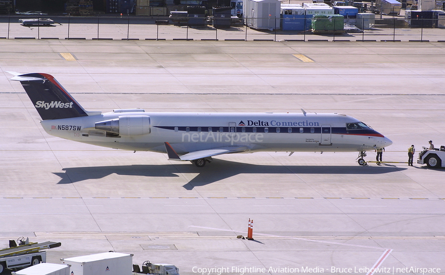 Delta Connection (SkyWest Airlines) Bombardier CRJ-100ER (N587SW) | Photo 186057