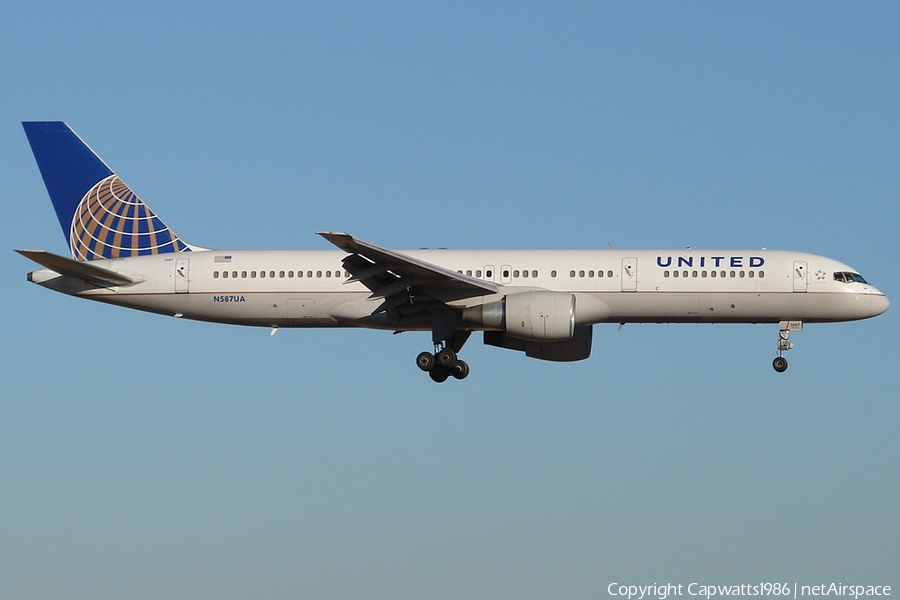 United Airlines Boeing 757-222 (N587UA) | Photo 581846