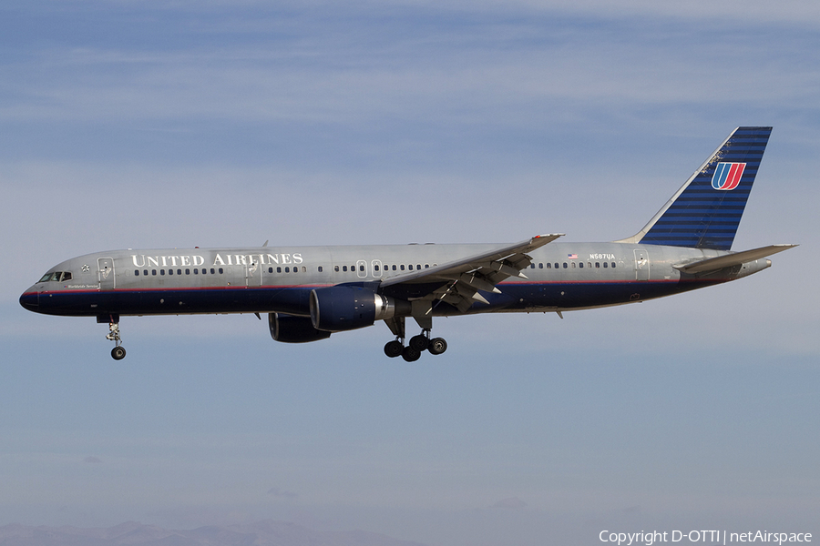United Airlines Boeing 757-222 (N587UA) | Photo 341733
