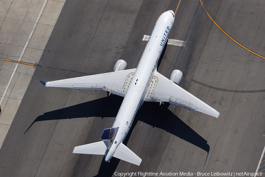 United Airlines Boeing 757-222 (N587UA) | Photo 103722