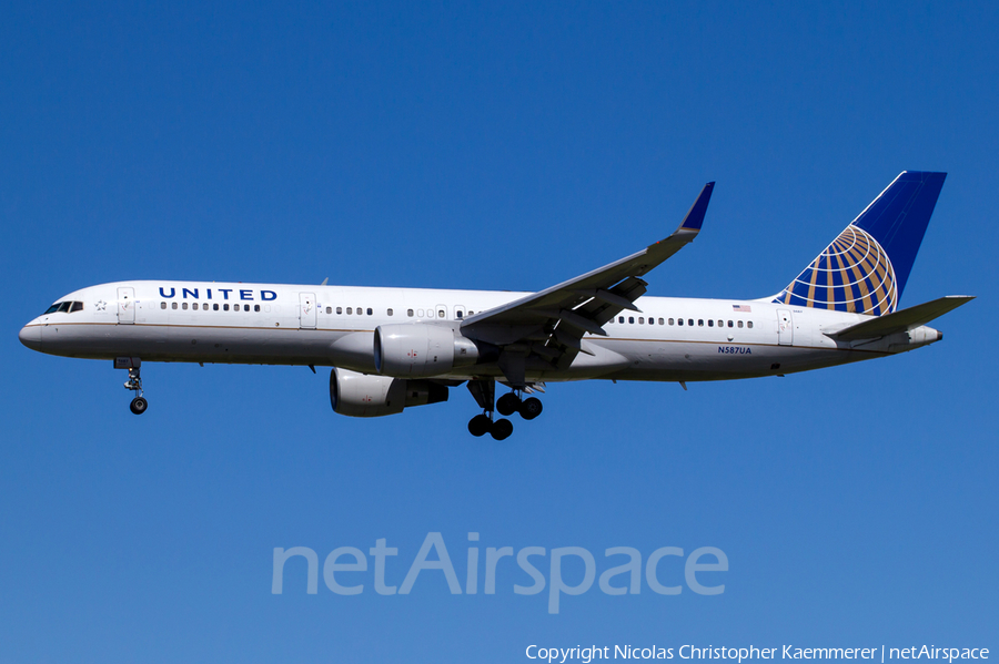 United Airlines Boeing 757-222 (N587UA) | Photo 158871