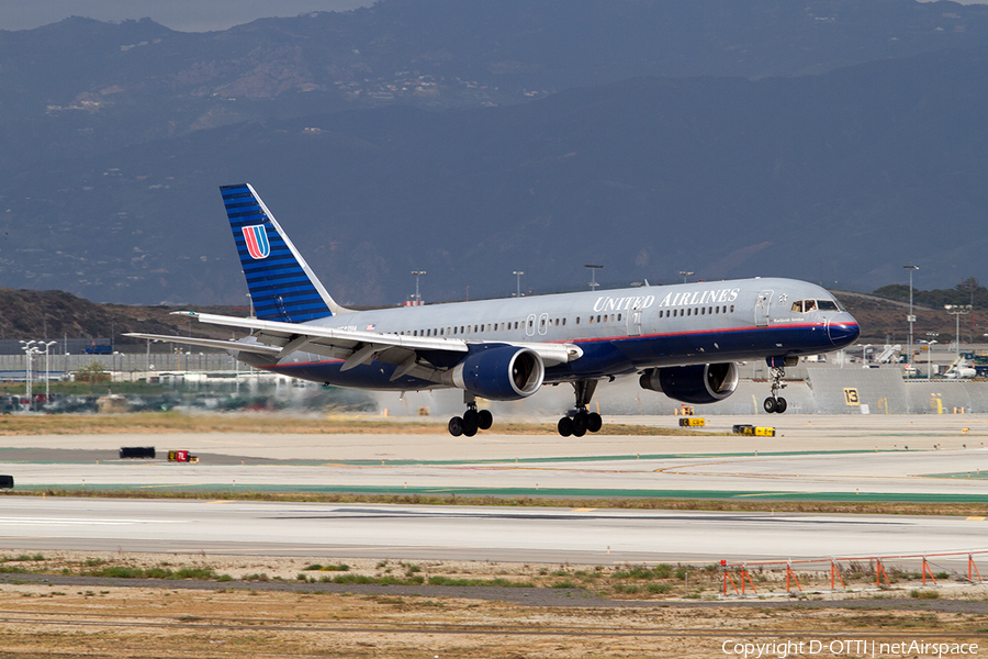 United Airlines Boeing 757-222 (N587UA) | Photo 333124