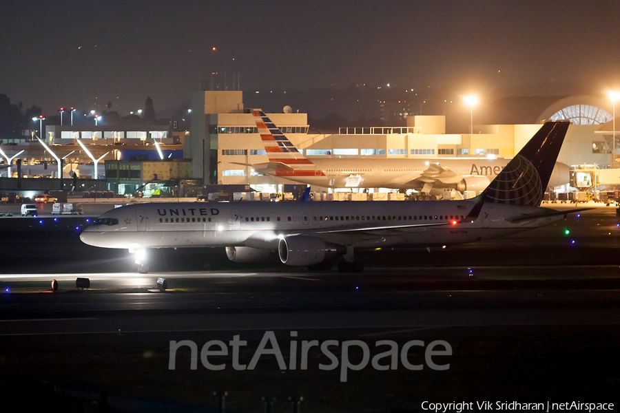 United Airlines Boeing 757-222 (N587UA) | Photo 66199