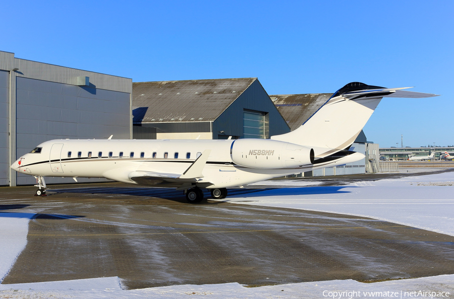 (Private) Bombardier BD-700-1A10 Global 6000 (N588MM) | Photo 139798
