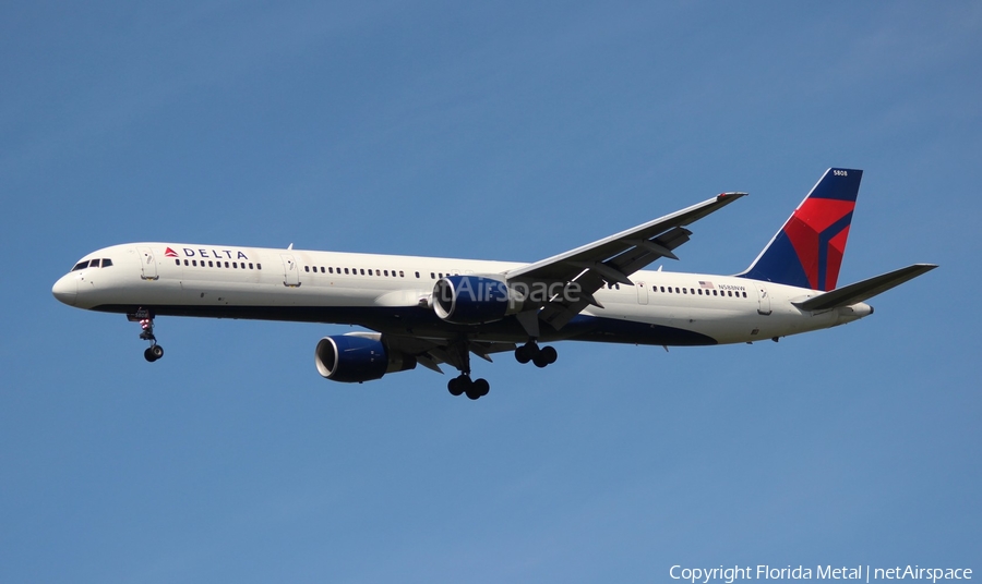 Delta Air Lines Boeing 757-351 (N588NW) | Photo 591272