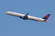 Delta Air Lines Boeing 757-351 (N589NW) at  Atlanta - Hartsfield-Jackson International, United States