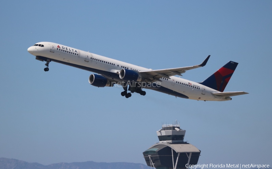 Delta Air Lines Boeing 757-351 (N589NW) | Photo 296377