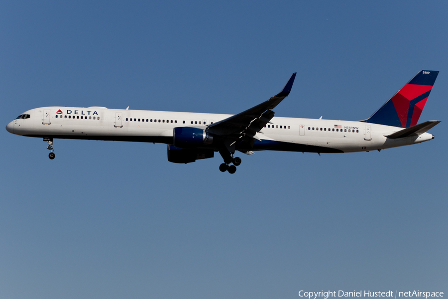 Delta Air Lines Boeing 757-351 (N589NW) | Photo 446815