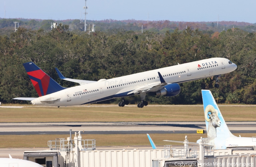 Delta Air Lines Boeing 757-351 (N589NW) | Photo 668459