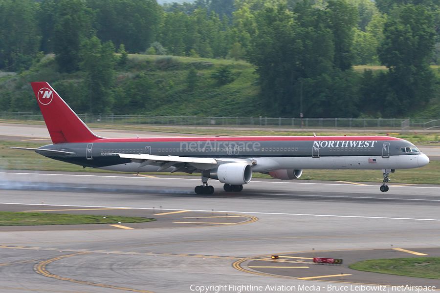 Northwest Airlines Boeing 757-351 (N589NW) | Photo 177827