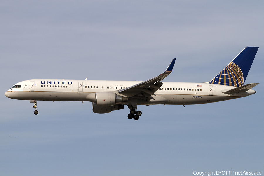 United Airlines Boeing 757-222 (N589UA) | Photo 467817