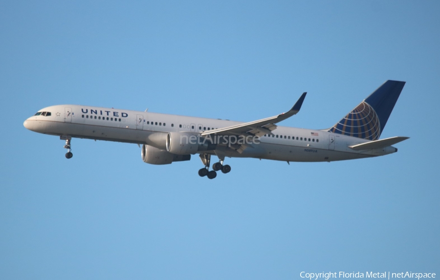 United Airlines Boeing 757-222 (N589UA) | Photo 304768