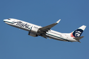 Alaska Airlines Boeing 737-890 (N590AS) at  Los Angeles - International, United States