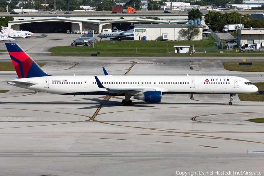 Delta Air Lines Boeing 757-351 (N590NW) | Photo 517401