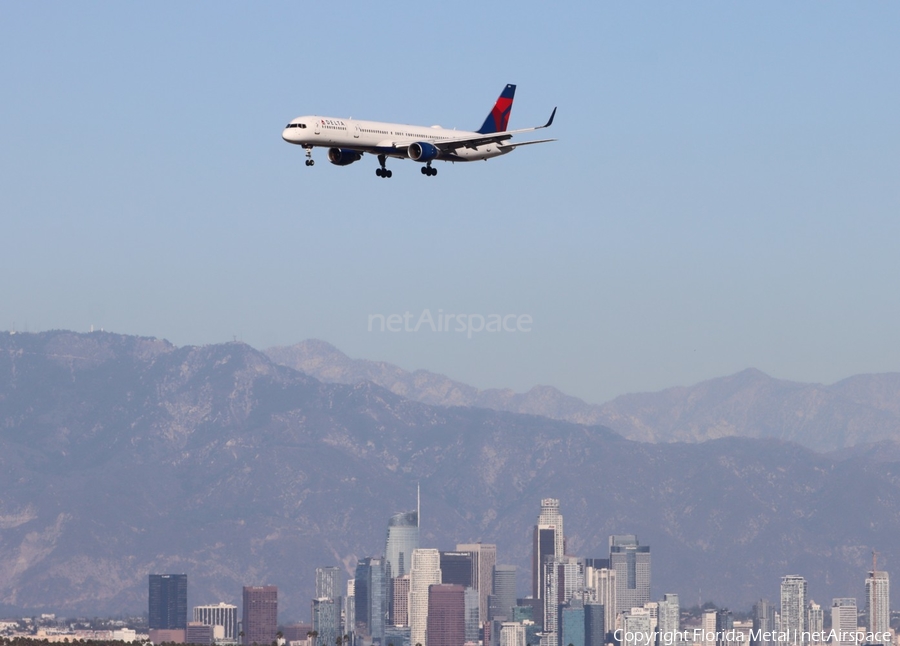 Delta Air Lines Boeing 757-351 (N590NW) | Photo 668461