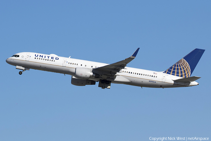 United Airlines Boeing 757-222 (N590UA) | Photo 357277