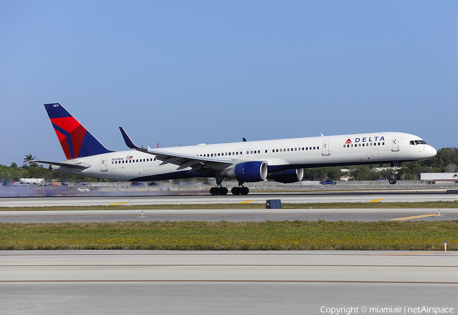 Delta Air Lines Boeing 757-351 (N591NW) | Photo 146559