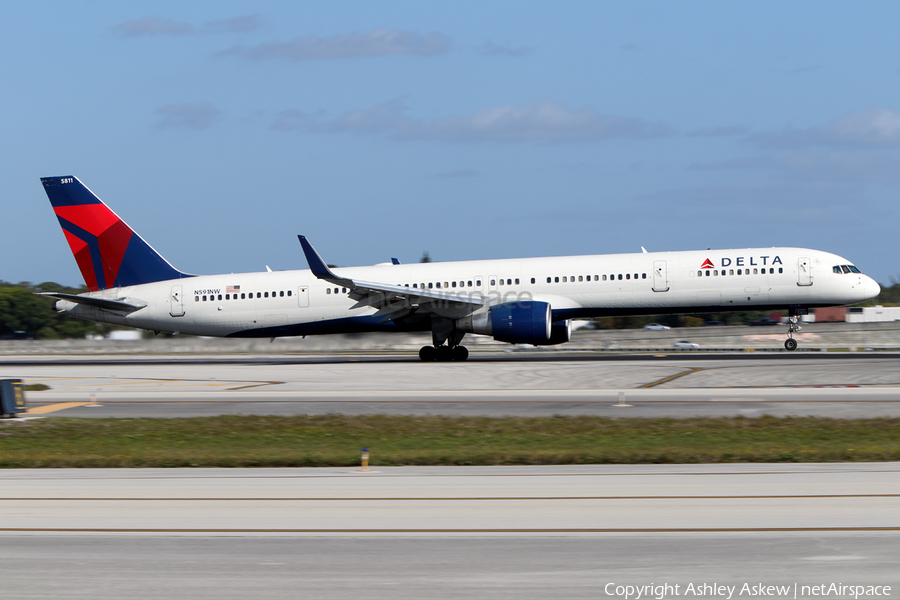 Delta Air Lines Boeing 757-351 (N591NW) | Photo 157360