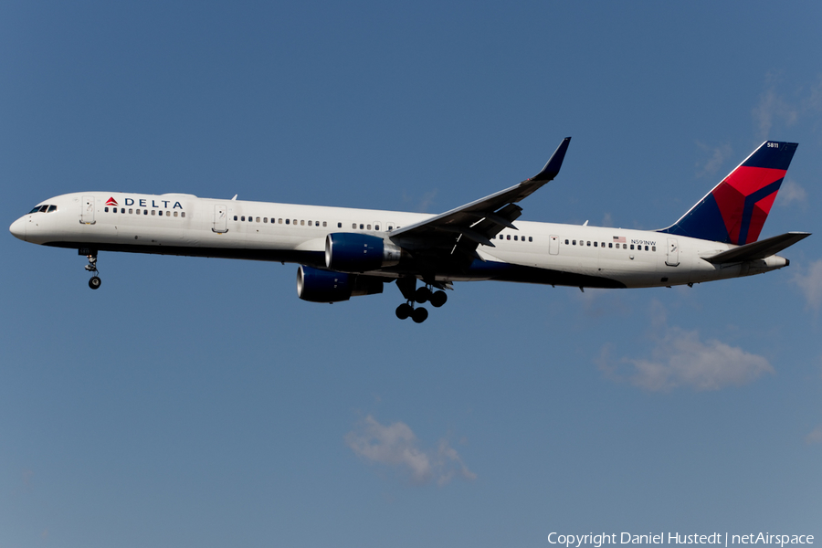 Delta Air Lines Boeing 757-351 (N591NW) | Photo 446816