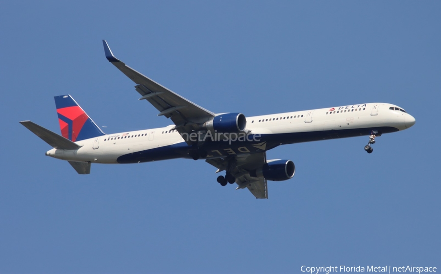 Delta Air Lines Boeing 757-351 (N591NW) | Photo 621424