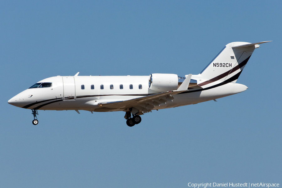 (Private) Bombardier CL-600-2B16 Challenger 605 (N592CH) | Photo 501774