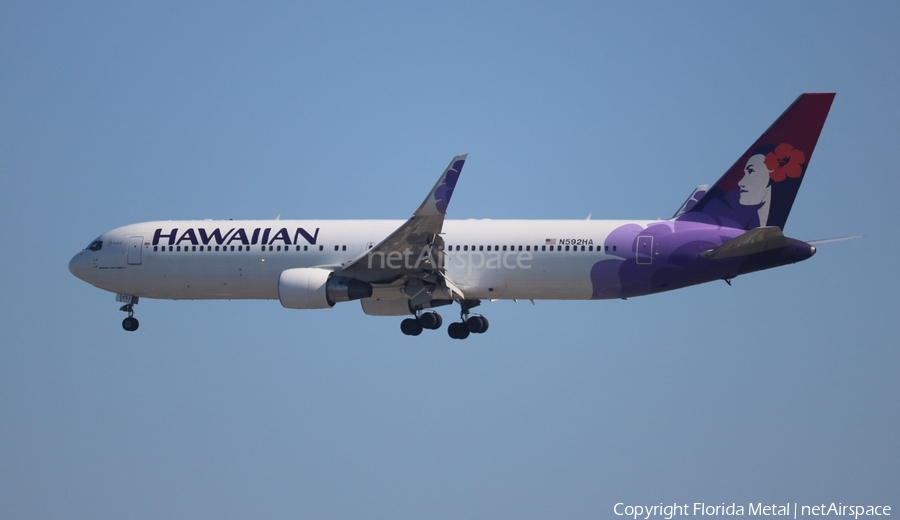Hawaiian Airlines Boeing 767-3CB(ER) (N592HA) | Photo 294056