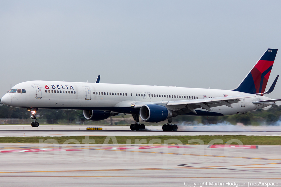 Delta Air Lines Boeing 757-351 (N592NW) | Photo 96052