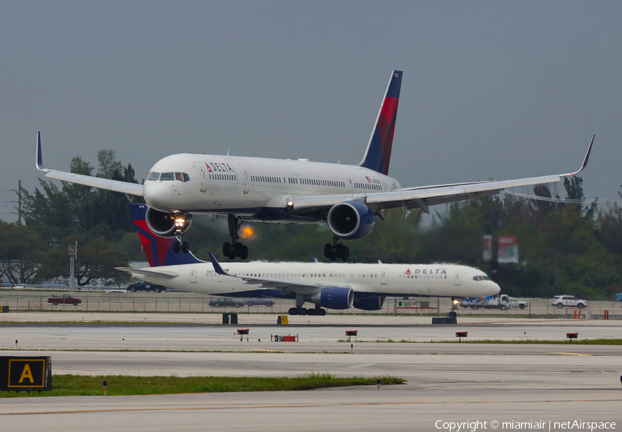 Delta Air Lines Boeing 757-351 (N592NW) | Photo 96108