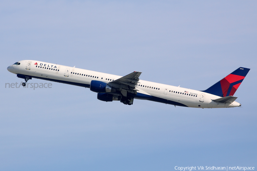 Delta Air Lines Boeing 757-351 (N592NW) | Photo 12137