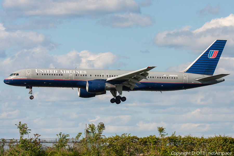 United Airlines Boeing 757-222 (N592UA) | Photo 259935