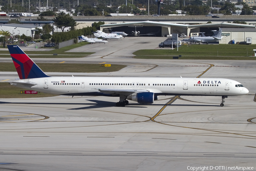 Delta Air Lines Boeing 757-351 (N595NW) | Photo 429894