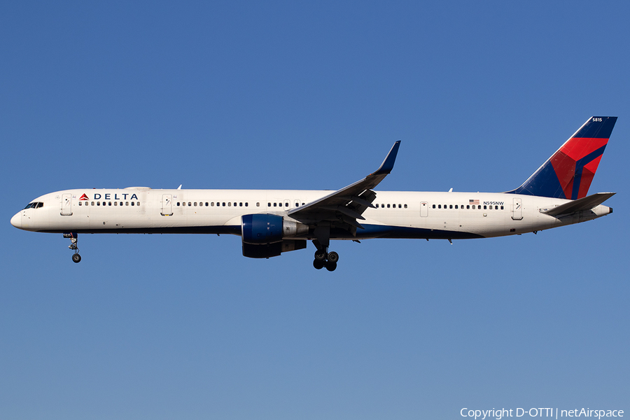 Delta Air Lines Boeing 757-351 (N595NW) | Photo 553245