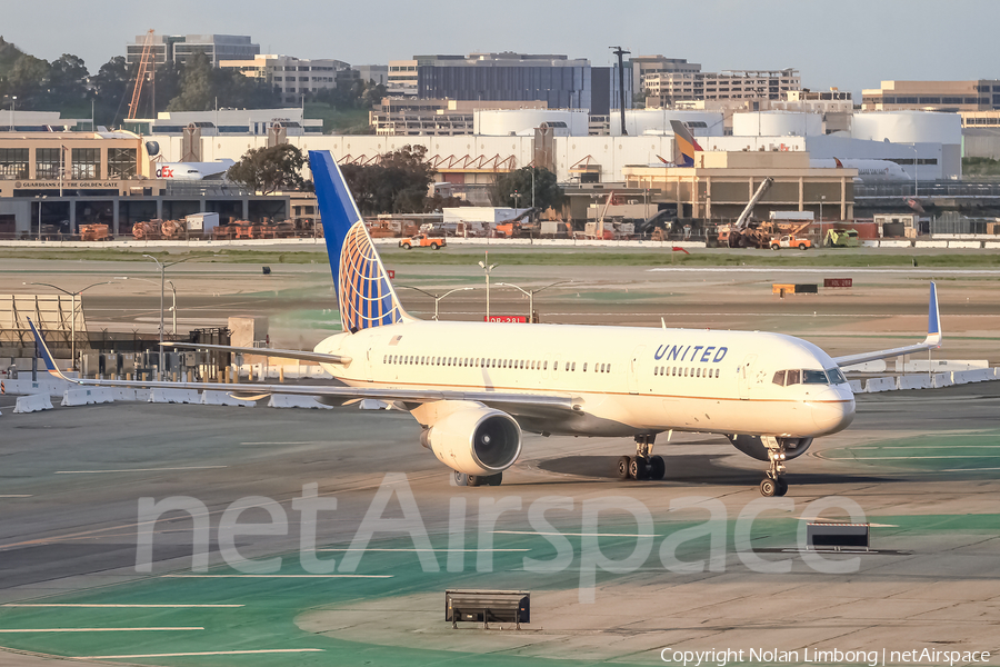 United Airlines Boeing 757-222 (N595UA) | Photo 427873
