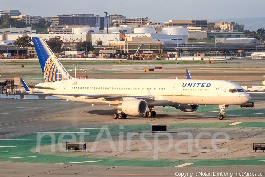 United Airlines Boeing 757-222 (N595UA) | Photo 427877