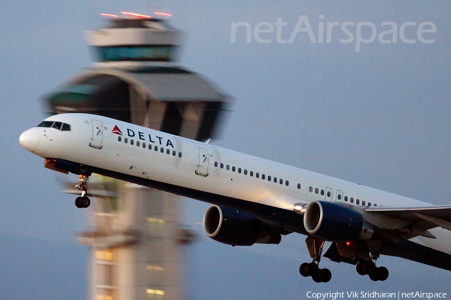 Delta Air Lines Boeing 757-351 (N596NW) | Photo 39309