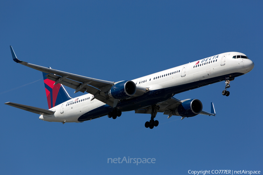 Delta Air Lines Boeing 757-351 (N596NW) | Photo 123435